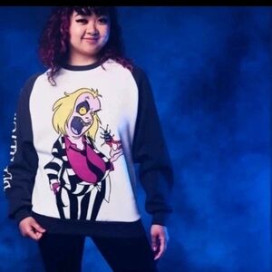 Graphic Black and White Sweatshirt